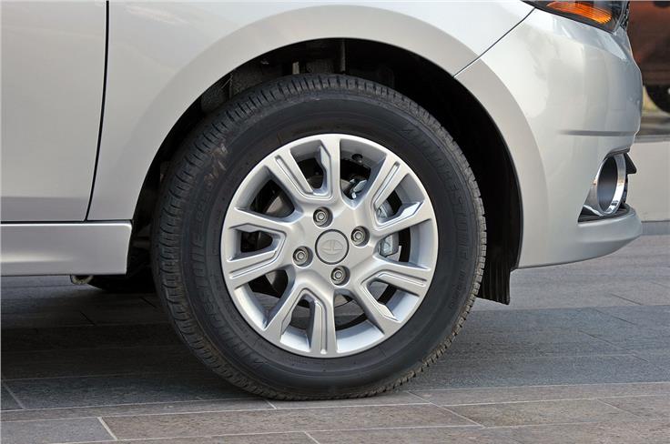 Diesel Tigors use 14-inch wheels and alloy wheel design is shared with Tiago. The petrol car though, gets larger 15-inch diamond cut units.
