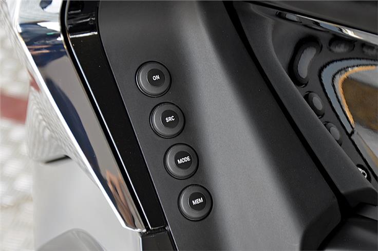 Shortcut function buttons on the BMW K1600B.