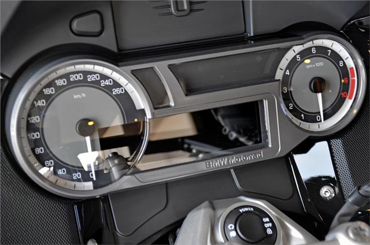 BMW K1600B instrument console.