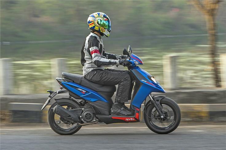 The SR 125 feels sporty but isn't comfortable for those of an average height. 