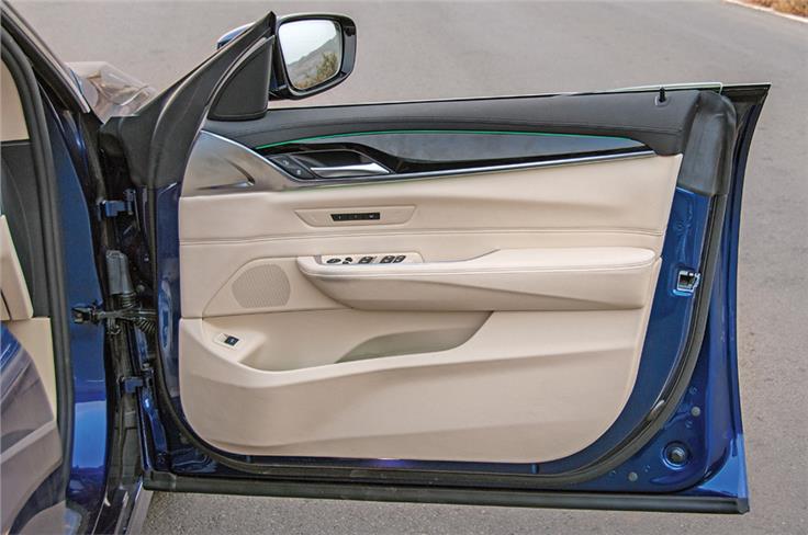 6GT&#8217;s frameless windows are sure to grab attention on door opening.