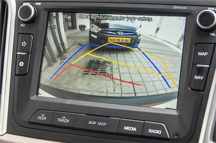 Rear camera's dynamic guide lines are handy. 