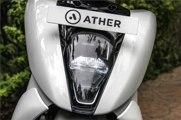 Full-LED headlight is flush-fitting into slim apron, weighs just over 1kg. 