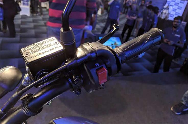 Throttle-cable routing appears similar to the one seen on the FZ25.