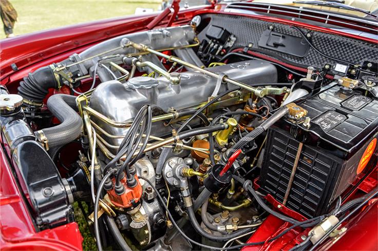 1962 Mercedes-Benz 220SE Cabriolet engine bay.