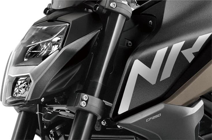 The 250NK comes with LED headlights.