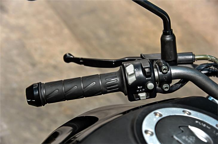 The CFMoto 300NK features a riding mode switch.