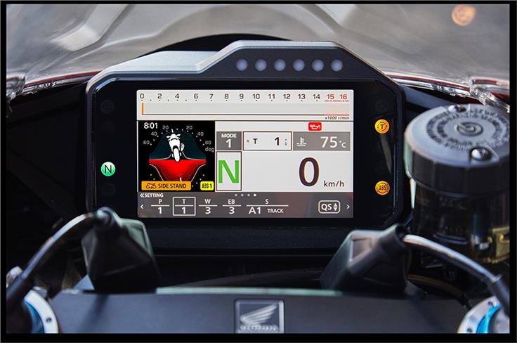 New 5-inch TFT dash offers loads of information including lean angle sensors