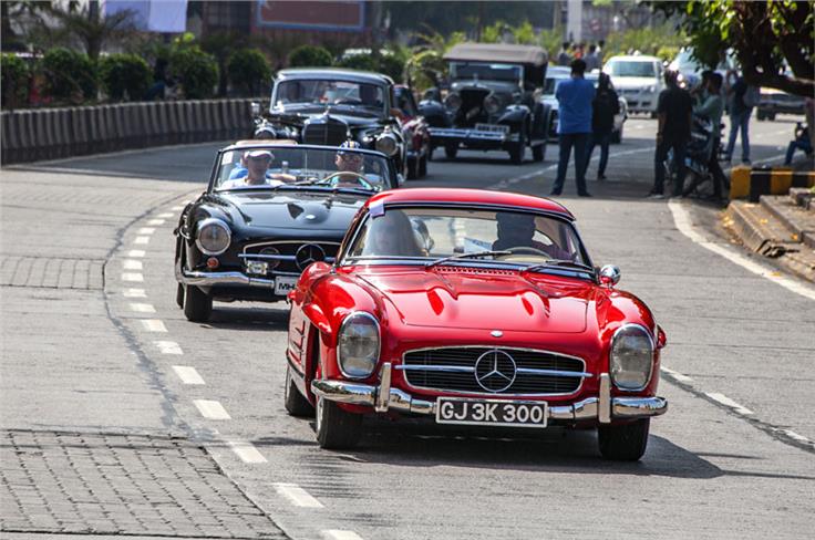 The Maharaja of Gondal's 300SL leads the convoy of Mercs.