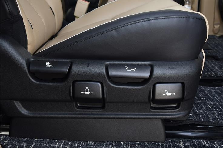Limousine's middle row seats get a range of settings. 