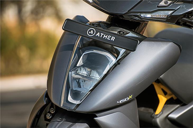 The front apron features a neatly integrated headlamp.