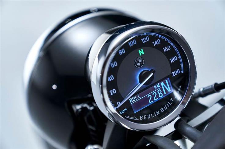 Keeping with its retro design, the R18 uses a simple-looking analogue instrument cluster.