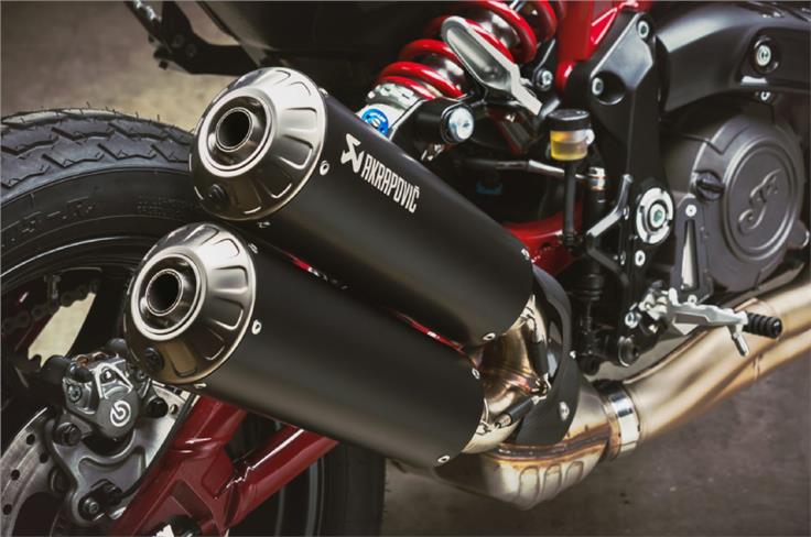 A titanium exhaust from Akrapovic comes as standard fitment on the FTR Carbon.