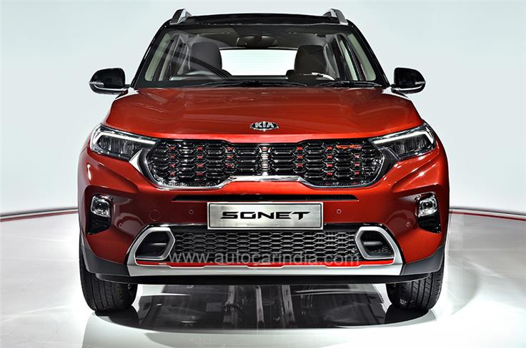 Upfront the Sonet get the signature Tiger Nose grille and LED headlights with &#8216;heartbeat&#8217; DRLs.