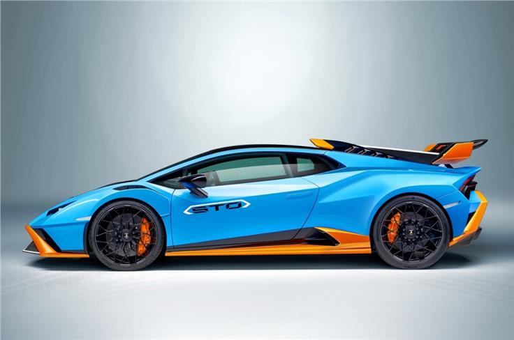 The STO weighs 43kg less than the Performante.