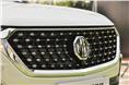 The Hector facelift features a new grille design with a studded pattern. 