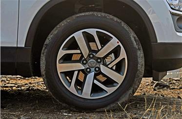 Higher trims come with 18-inch diamond-cut alloy wheels.
