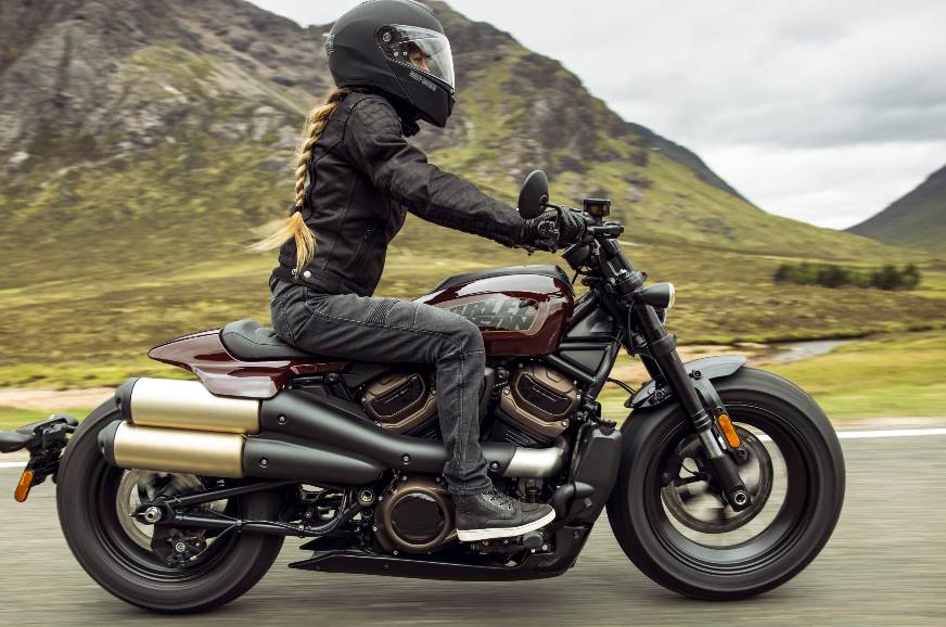 It features a six-axis IMU, cornering ABS and  four ride modes – Road, Sport, Rain and Custom.