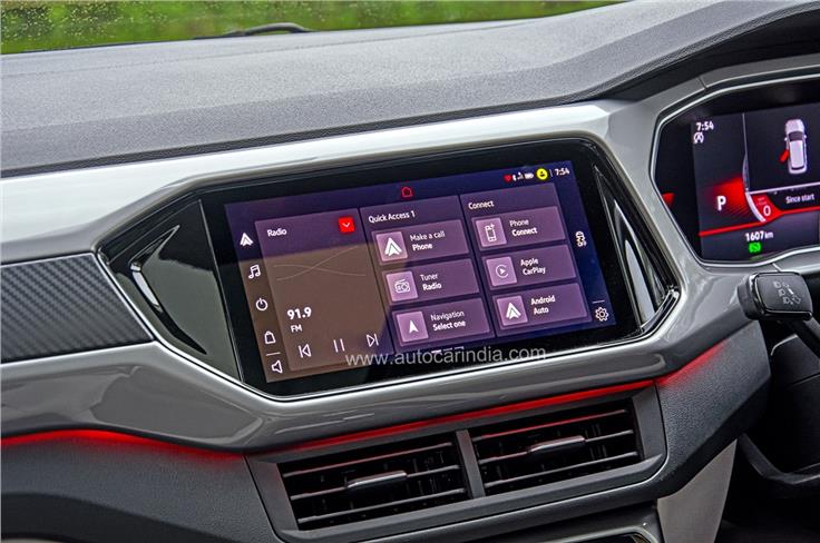 10-inch touchscreen packs in wireless Android Auto and Apple CarPlay.