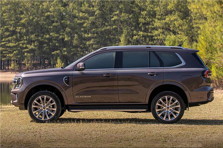 2022 Ford Everest side view.