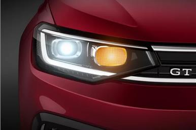 Full LED lighting on the headlamps on both versions of the 2022 VW Virtus with integrated turn signals.
