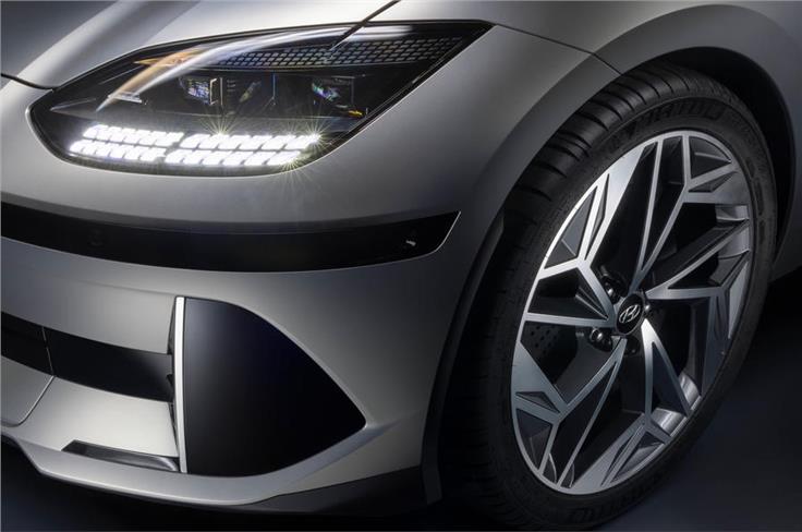 2023 Hyundai Ioniq 6 headlights
