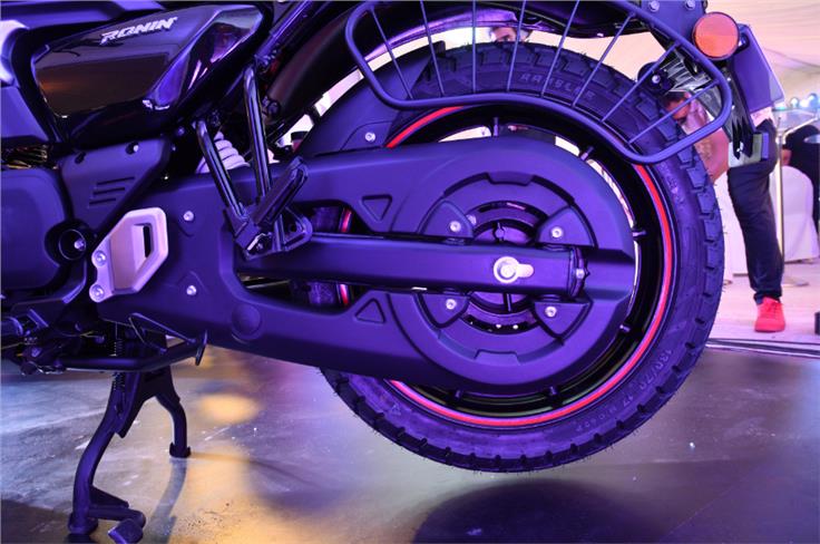 The rather unusual and quite substantial chain guard on the TVS Ronin.