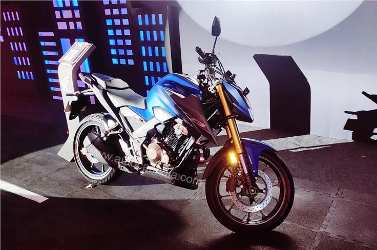 New Honda CB300F rivals the likes of the BMW G 310 R and the KTM 390 Duke.