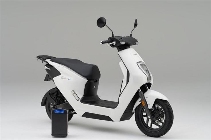 The Honda EM1e electric scooter features a  removeable battery