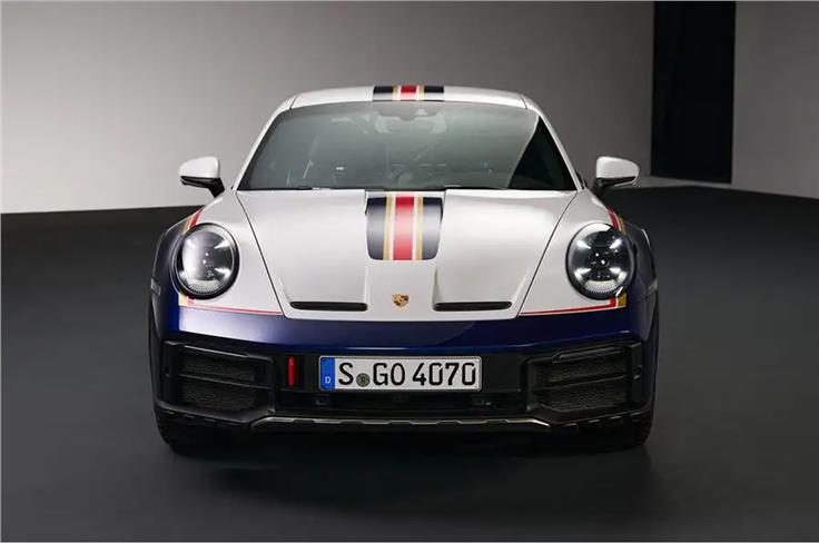 2022 Porsche 911 Dakar front