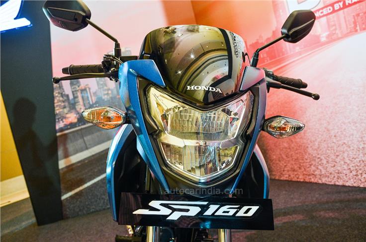 The SP identity comes from the LED headlight, which bears a strong resemblance to the smaller SP125.