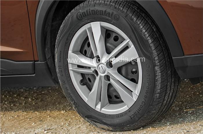 Nissan Kicks alloy wheel