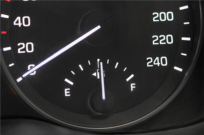 Hyundai Elantra fuel gauge