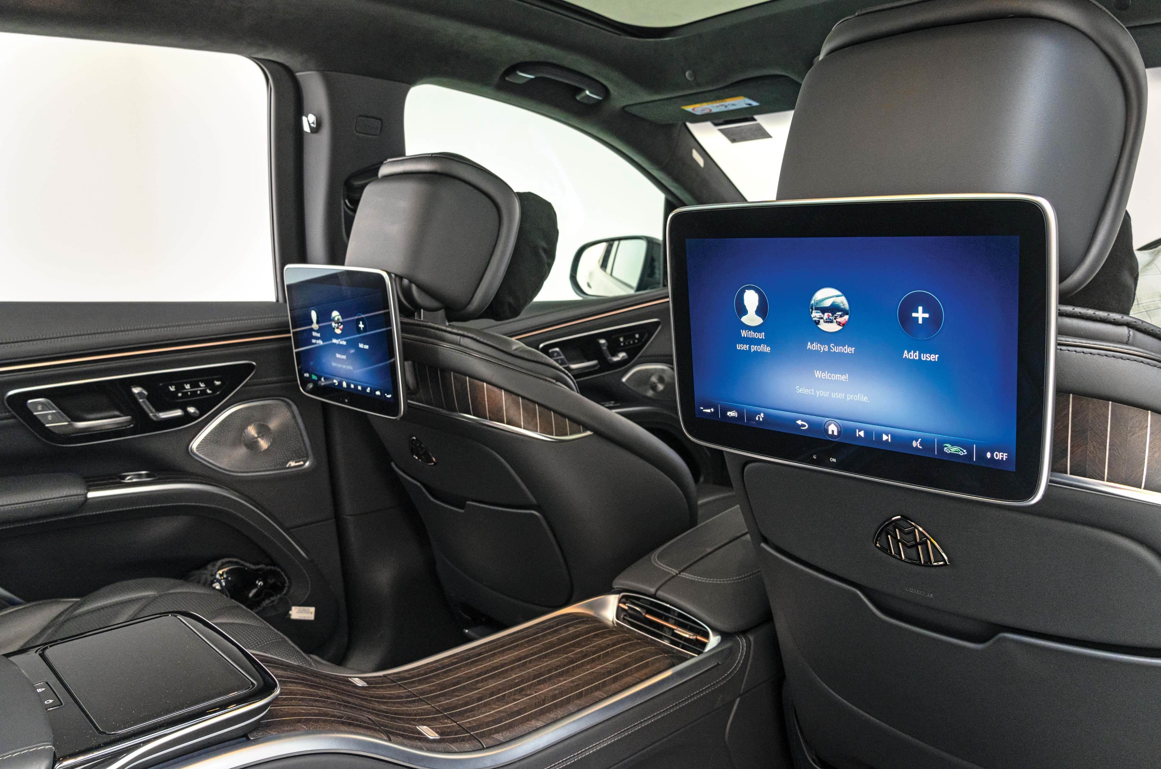 Mercedes-Maybach_EQS_SUV_680_Night_Series_Rear_Entertainment Mercedes-Maybach_EQS_SUV_680_Night_Series_Rear_Entertainment