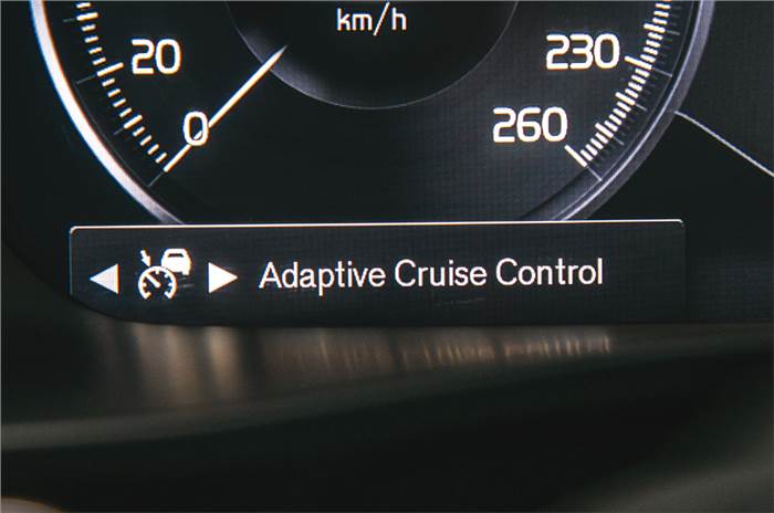 Volvo XC40 cruise control