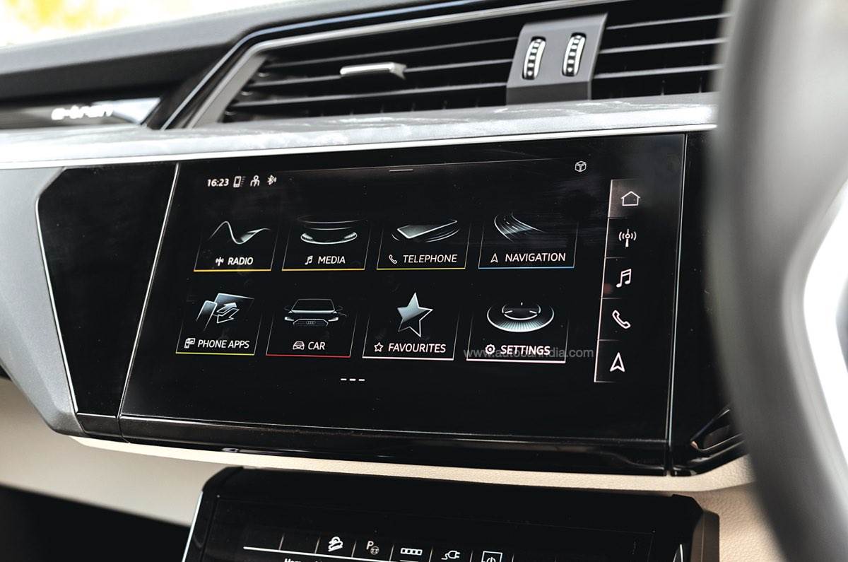 Audi Q8 e-tron infotainment