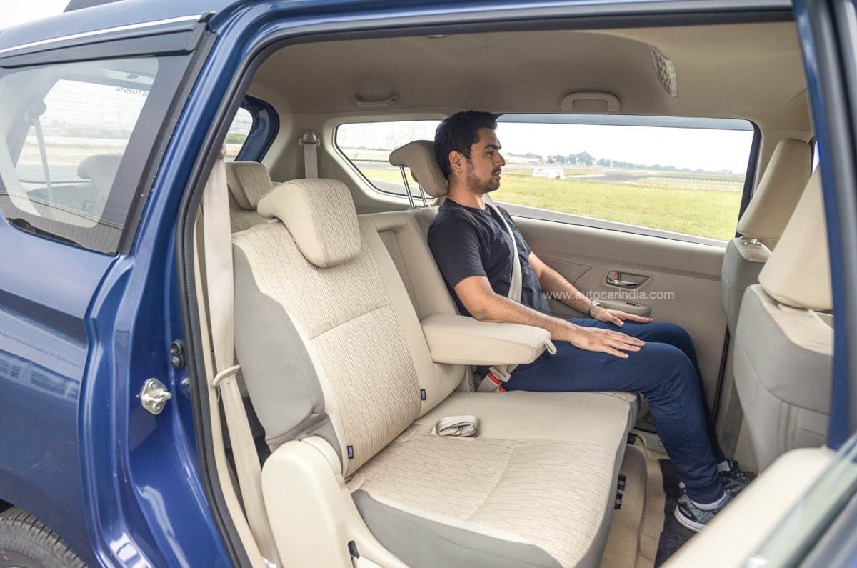 Toyota Rumion middle seat