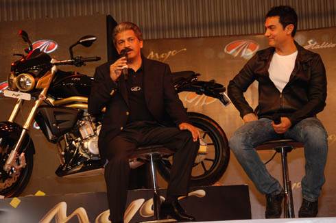 Kareena, Amir promote Mahindra 2 wheelers