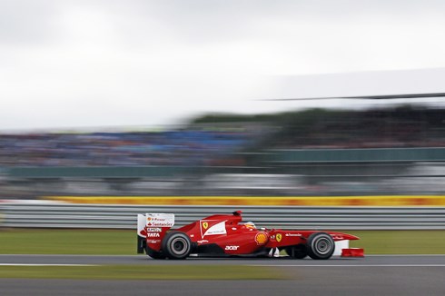 Alonso takes commanding British GP win