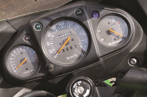 Honda CBR250R vs  Kawasaki Ninja250R