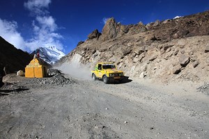 Blizzards, accidents oust 28 Raid-de-Himalaya vehicles