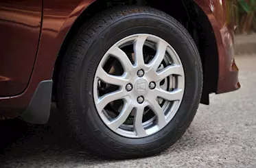 Amaze petrol gets a different alloy-wheel design. 
