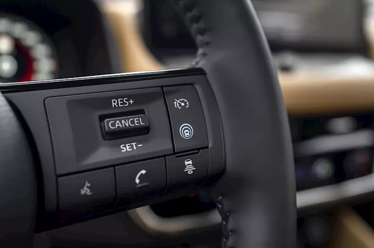 Nissan X-Trail steering wheel controls