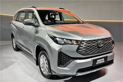 Toyota Innova Hycross waiting period stretches to one year
