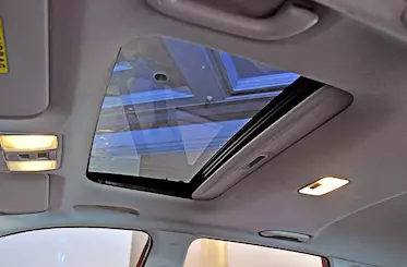 The i20 features an automatic sunroof on the higher trims