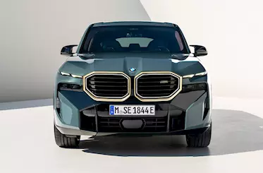 2022 BMW XM front