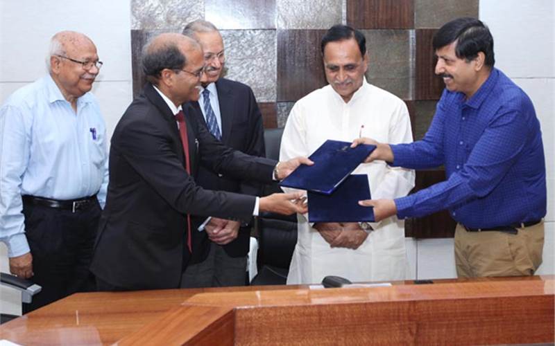 JK Paper Signs Rs 1,500-crore MoU with the government of Gujarat 