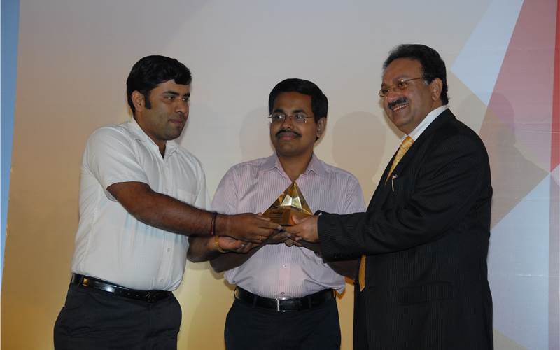 Alok Bharadwaj of Canon India presenting the award for Creative Repro Company of the Year, 2011