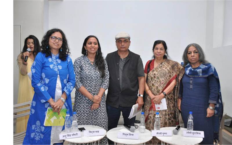 Anu Singh Choudhary, Vidya Shah, Piyush Misra, Matreyi Pushpa and Urvashi Butalia who were part of the panel discussion on ‘Apni Chuni Rahein: Kya Maksad Kya Haasil’