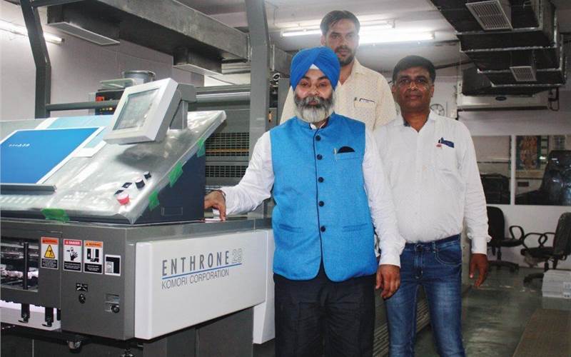 Polykam Offset has installed a Komori Enthrone 29 four-colour printing press. (l) Jasvir Singh, proprietor, Polykam Offset, said, “As customers today do not want to wait for delivery of their jobs, the Enthrone has proved to be an ideal machine for us. It is capable enough to meet our fast delivery demands"